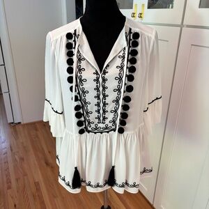 Kate Spade White Short Sleeve Blouse with Black Embroidery | Size